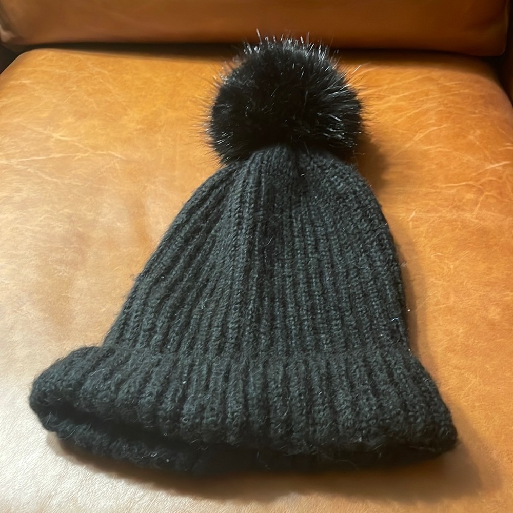 Cute and stylish black Zara hat